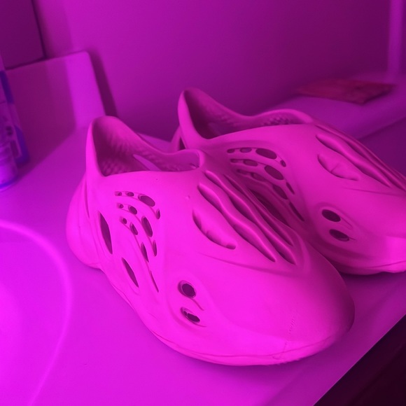 Used Yeezy foam runners - Picture 2 of 2